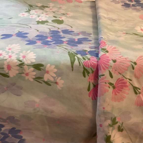 Prettiest Vintage Bedsheet Ever !